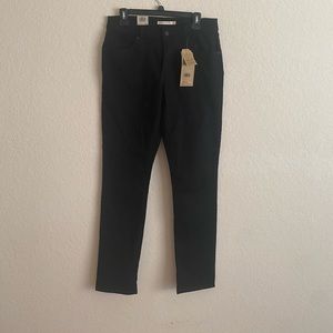 LEVI’S Classic mid rise skinny black jeans. NWT.